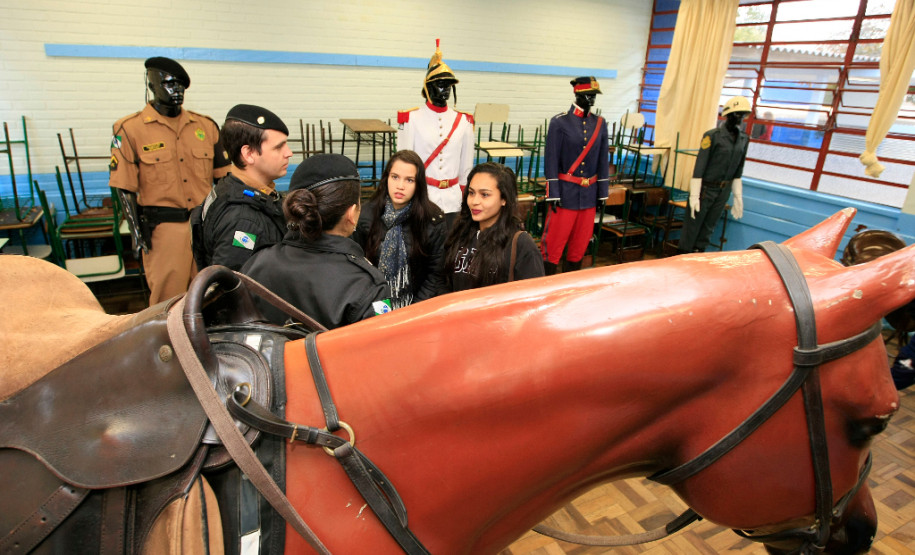 Para as alunas do 8° ano do ensino fundamental, Nicole de Paula Freitas, 13 anos, e Karine Lopes de Melo, de 14 anos, as apresentações serviram para consolidar o interesse pela profissão que pretendem exercer