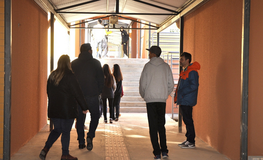 Representantes da Secretaria de Estado da Educação (SEED) se reuniram na manhã desta quinta-feira (11) com estudantes do Colégio Estadual Casemiro Karman, em Campo Largo (Região Metropolitana de Curitiba), para acompanhar o andamento das obras do novo prédio da escola, no bairro Rivabem. Esta é a segunda vistoria conjunta da SEED e estudantes na escola.