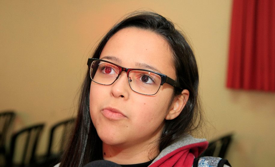 Já Heloísa Camila Costa, 17 anos, revelou que o evento contribuiu para planejar melhor quais os caminhos seguir após a trajetória escolar. “A palestra foi sensacional porque agora consigo ver o meu futuro de outra maneira, primeiro pensar, sentir, e depois agir. Isso era uma coisa que eu não fazia, queria sempre agir sem pensar. A palestra foi importante para eu pensar melhor sobre o que eu quero para o meu futuro”, disse ela.