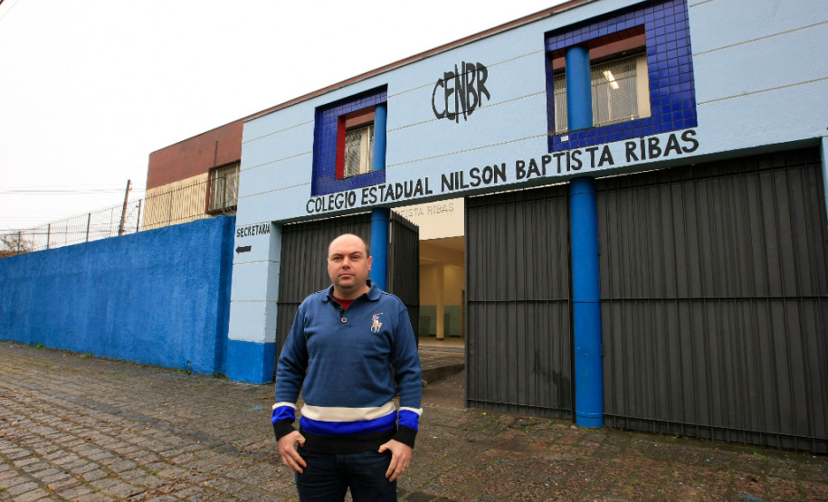 No bairro Seminário, também na Capital, a parceria entre o Colégio Estadual Nilson Baptista Ribas com a população resultou na revitalização do muro da escola, que ganhou pintura nova