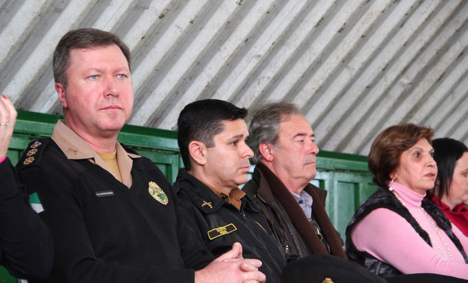 O Colégio Estadual Professora Albina Novak Muginoski, localizado no bairro Águas Claras, em Campo Largo, na Região Metropolitana de Curitiba (RMC), recebeu na tarde de sexta-feira 19) o projeto “Comemorando na escola: Polícia Militar e comunidade escolar juntas construindo um futuro melhor”.