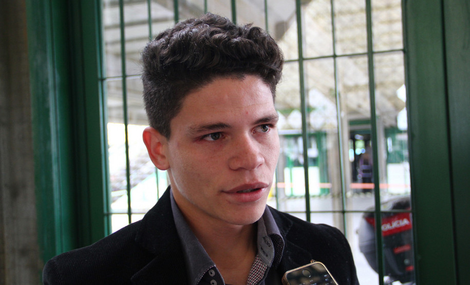 O Colégio Estadual Professora Albina Novak Muginoski, localizado no bairro Águas Claras, em Campo Largo, na Região Metropolitana de Curitiba (RMC), recebeu na tarde de sexta-feira 19) o projeto “Comemorando na escola: Polícia Militar e comunidade escolar juntas construindo um futuro melhor”.