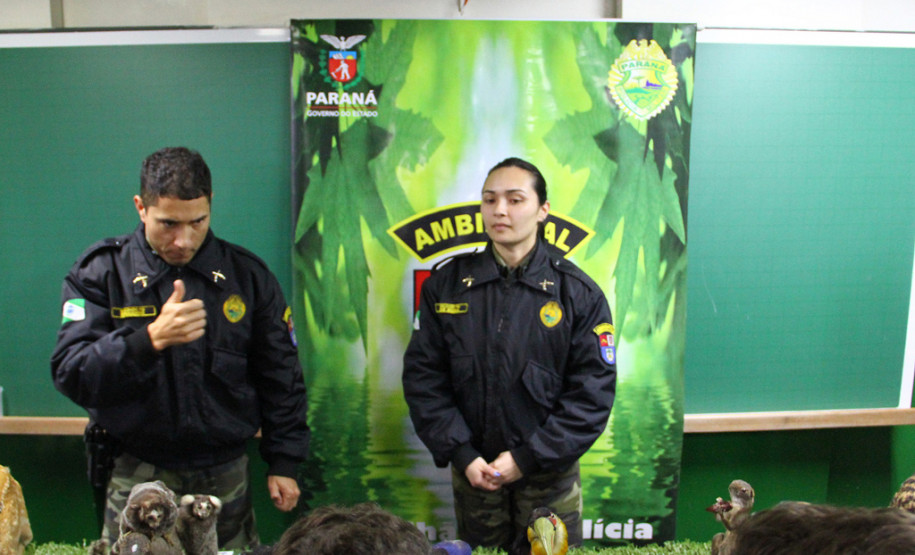 O Colégio Estadual Professora Albina Novak Muginoski, localizado no bairro Águas Claras, em Campo Largo, na Região Metropolitana de Curitiba (RMC), recebeu na tarde de sexta-feira 19) o projeto “Comemorando na escola: Polícia Militar e comunidade escolar juntas construindo um futuro melhor”.