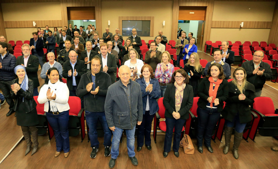 O governador em exercício Ademar Traiano autorizou neste sábado (20), em Francisco Beltrão, na região Sudoeste, um conjunto de medidas anunciadas e autorizadas para a região Sudoeste.