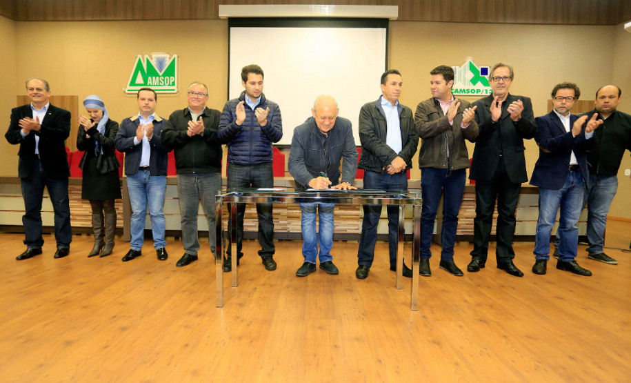 O governador em exercício Ademar Traiano autorizou neste sábado (20), em Francisco Beltrão, na região Sudoeste, um conjunto de medidas anunciadas e autorizadas para a região Sudoeste.