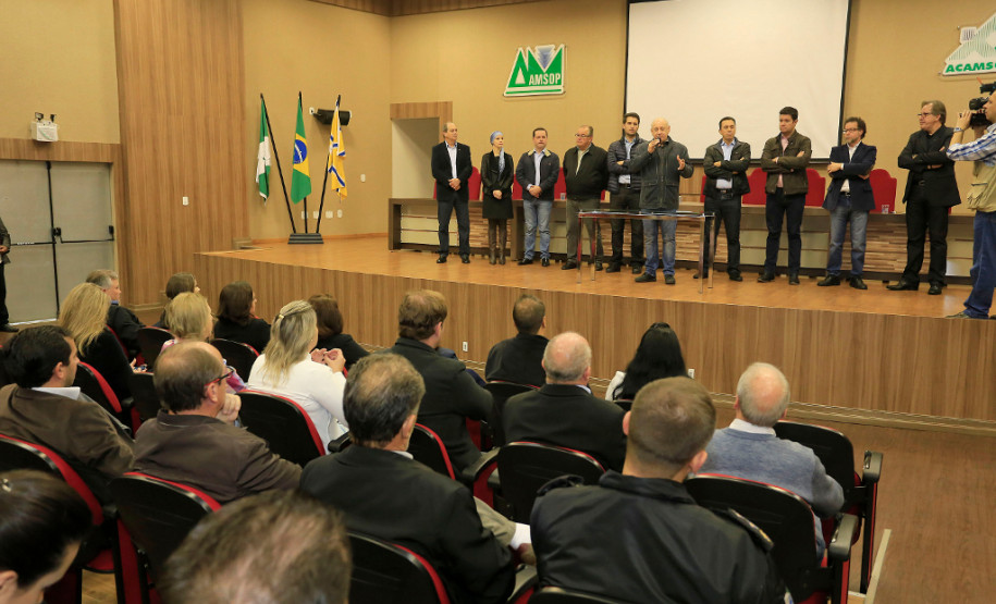 O governador em exercício Ademar Traiano autorizou neste sábado (20), em Francisco Beltrão, na região Sudoeste, um conjunto de medidas anunciadas e autorizadas para a região Sudoeste.