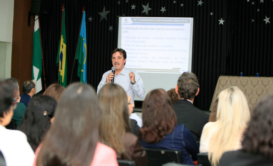 Educação entrega prêmio de gestão a escolas do Oeste O Prêmio Gestão CAF é uma iniciativa inédita do Estado do Paraná, desenvolvido pela Coordenadoria de Apoio Financeiro à Rede Escolar (CAF) da Secretaria de Estado da Educação