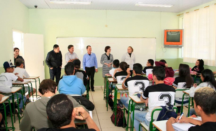 Despertar nos alunos o sentimento de responsabilidade e pertencimento é um dos objetivos alcançados pela direção e professores do Colégio Estadual João Theotônio Netto, em Moreira Sales, no Oeste do Estado