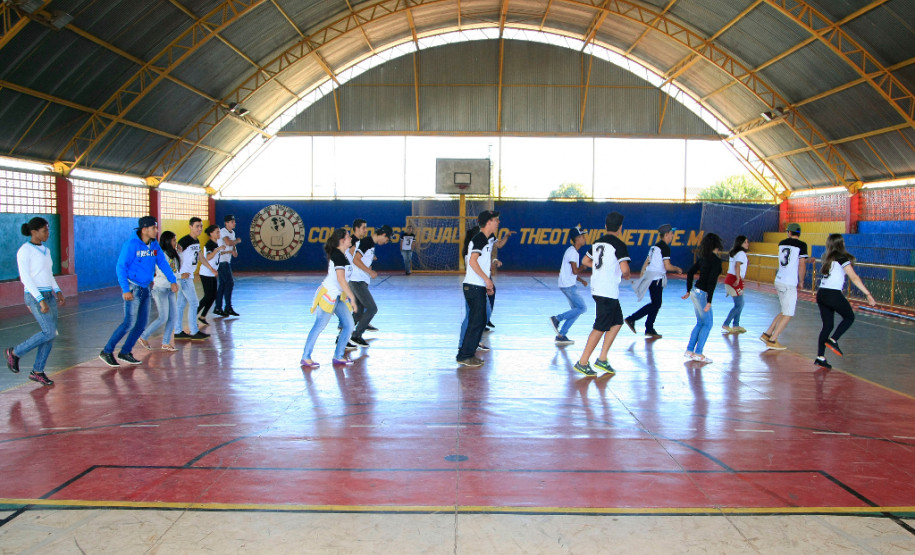 Uma das datas mais esperadas pelos alunos e comunidade escolar é a apresentação do Festival Escolar de Dança, realizado uma vez por ano por todos os estudantes. O projeto, desenvolvido pela professora Sônia Franzo Borba, existe há oito anos. A ação surgiu para diversificar as aulas de Educação Física, mas ao longo do tempo se tornou uma das principais atrações do município, que tem pouco mais de 12 mil habitantes.