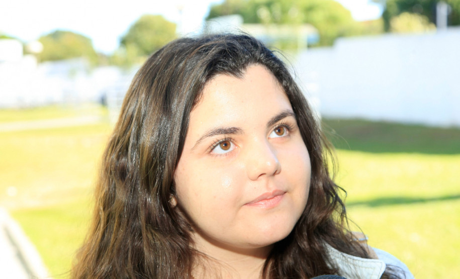 A prestação de contas da escola fica exposta em um mural no corredor de entrada para que funcionários, estudantes e visitantes da comunidade saibam como e onde estão sendo investidos os recursos públicos que chegam à escola