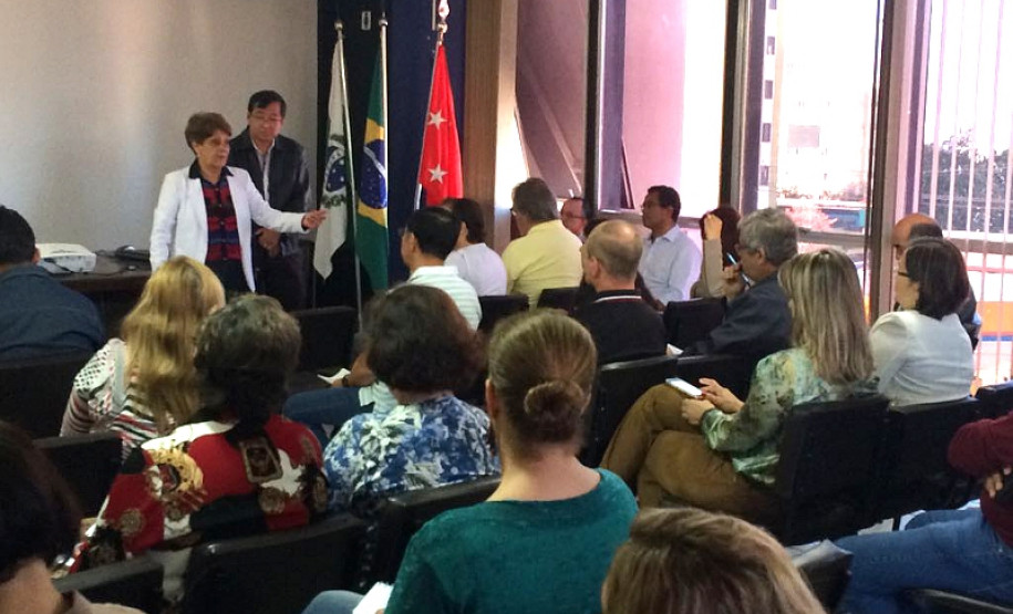 O programa Escola 1000, organizado pela Casa Civil do Governo do Paraná e a Secretaria de Estado da Educação, será lançado no dia 27 de setembro pelo governador Beto Richa, no Palácio Iguaçu, em Curitiba, mas as escolas contempladas já estão mobilizando a comunidade para definir a melhor forma de aplicar o dinheiro. Na foto, atividade do NRE de Londrina.