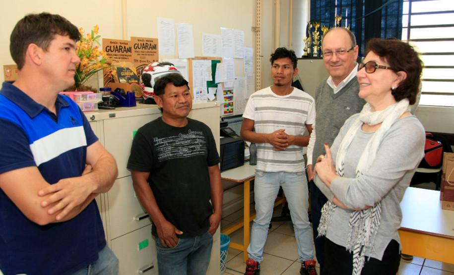 A Escola Estadual Indígena Kuaa Mbo’E, de Diamante do Oeste, é destaque na preservação da cultura guarani e na participação constante da comunidade do dia a dia da escola. Esse empenho e organização rendeu à escola o segundo lugar no Prêmio Gestão CAF entre as escolas pertencentes ao Núcleo de Educação de Toledo. O prêmio valoriza a gestão participativa.