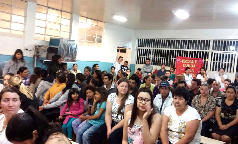 Estudantes, pais, professores e diretores definem obras prioritárias em mil escolas. Audiência Colégio Estadual Vila Industrial, Laranjeiras do Sul.