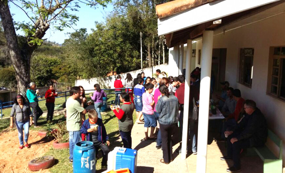 Estudantes, pais, professores e diretores definem obras prioritárias em mil escolas. Na foto, Tomazina.