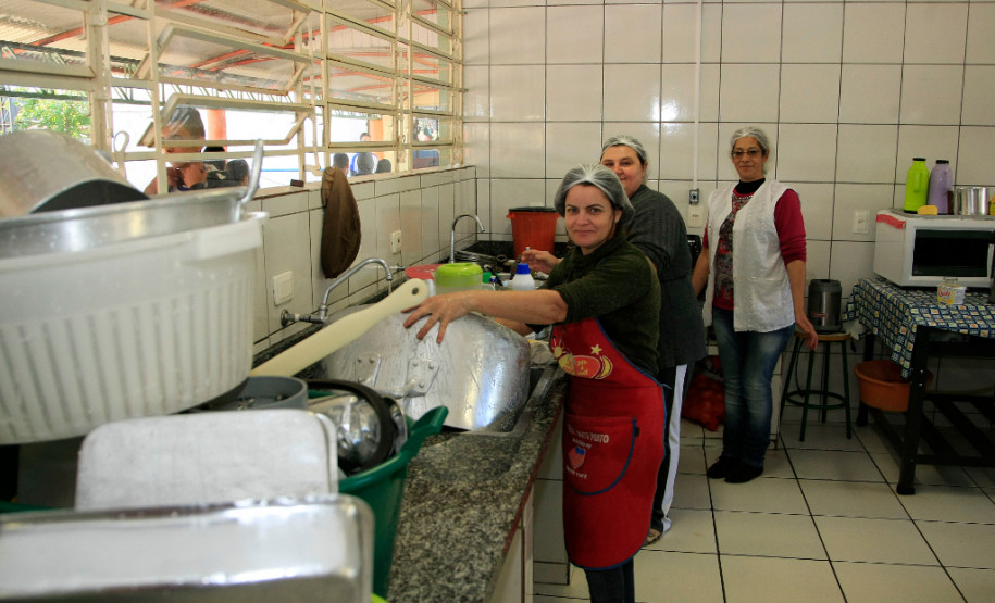 Duas vezes por mês a direção do Colégio Estadual Presidente Roosevelt, em Guaíra, no Oeste do Estado, tem um encontro marcado para ouvir as reivindicações e opiniões dos estudantes sobre projetos pedagógicos e investimentos dos recursos públicos que chegam à escola
