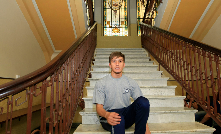 O estudante Alexandre Camargo, de 17 anos, aluno do Instituto de Educação Professor Erasmo Pilotto, em Curitiba, que representou o Brasil nos Jogos Olímpicos do Rio de Janeiro, em agosto, trouxe na bagagem a certeza de ter feito uma boa competição, experiência e confiança para conseguir novos resultados que o levem às Olimpíadas de Tóquio, em 2020