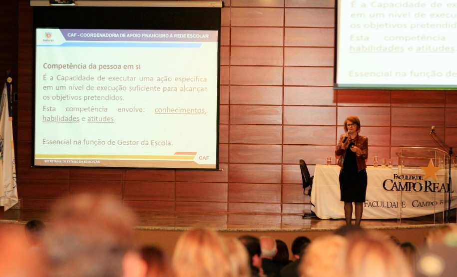 Escolas recebem prêmio de gestão em Guarapuava As escolas da rede estadual pertencentes ao Núcleo Regional de Educação de Guarapuava receberam nesta quarta-feira (14) o Prêmio de Gestão da Secretaria de Estado da Educação, pelo trabalho desenvolvido em parceria com a comunidade escolar na aplicação eficiente dos recursos públicos e desenvolvimento de projetos pedagógicos inéditos.