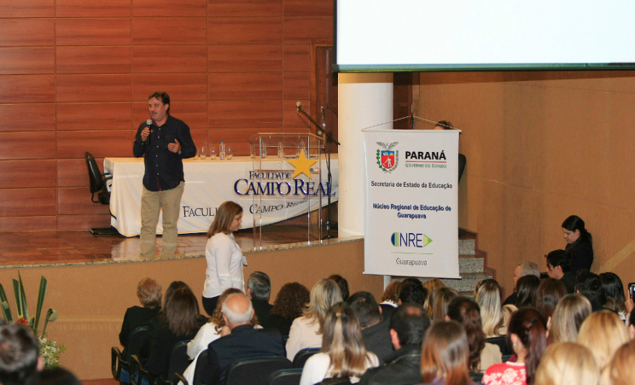 Escolas recebem prêmio de gestão em Guarapuava “O nosso objetivo é transformar a maneira de fazer a gestão escolar, envolvendo a comunidade na vida financeira das escolas e também na elaboração de projetos pedagógicos inovadores. Com isso vamos garantir não apenas a boa gestão, mas também a qualidade do ensino dos nossos estudantes”, explicou o chefe da Coordenadoria de Apoio Financeiro às escolas, Manoel José Vicente.