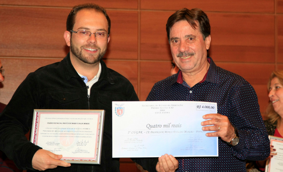 Escolas recebem prêmio de gestão em Guarapuava O diretor Fernando Sviercoswski, do Colégio Estadual Professor Mário Evaldo Morsky, de Pinhão, que ficou em segundo lugar, destacou o trabalho desenvolvido por outras direções anteriores. “Esse prêmio é resultado de um trabalho que vem sendo desenvolvido há muitos anos em nossa escola em parceria com a comunidade”, lembrou Fernando.