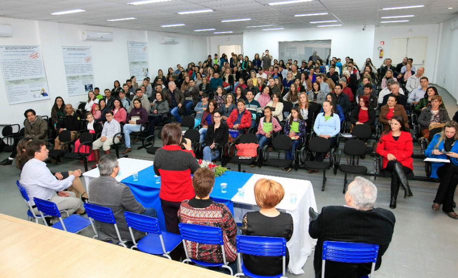 Ações pedagógicas rendem Prêmio de Gestão em Pitanga As escolas da rede estadual pertencentes ao Núcleo Regional de Educação de Pitanga, na região central do Paraná, que apresentaram os melhores resultados na execução de projetos pedagógicos e aplicação eficiente dos recursos públicos foram contempladas nesta quinta-feira (15) com o Prêmio de Gestão da Secretaria de Estado da Educação. Na quarta-feira foram premiadas as escolas do Núcleo Regional de Guarapuava.
