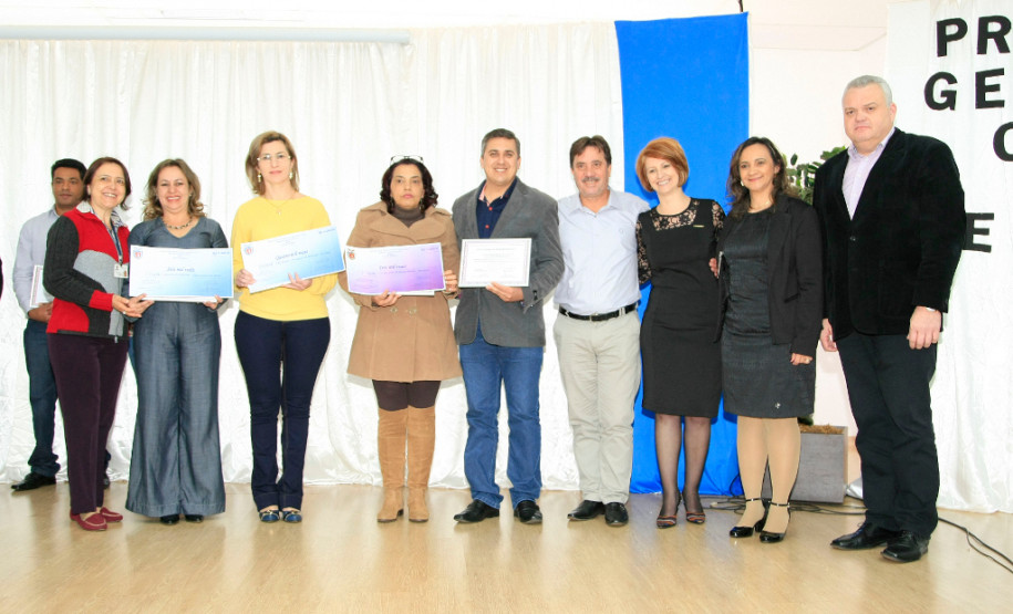 Ações pedagógicas rendem Prêmio de Gestão em Pitanga As escolas da rede estadual pertencentes ao Núcleo Regional de Educação de Pitanga, na região central do Paraná, que apresentaram os melhores resultados na execução de projetos pedagógicos e aplicação eficiente dos recursos públicos foram contempladas nesta quinta-feira (15) com o Prêmio de Gestão da Secretaria de Estado da Educação. Na quarta-feira foram premiadas as escolas do Núcleo Regional de Guarapuava.