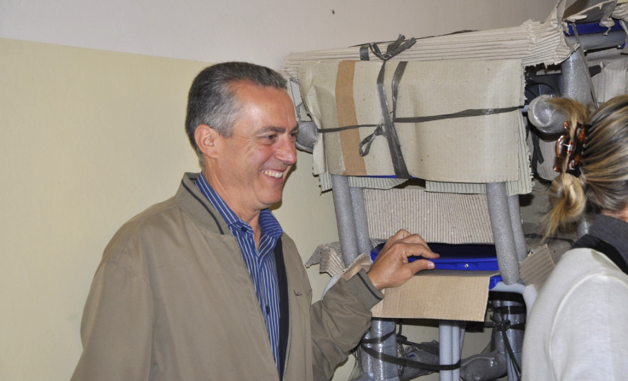 O diretor de Infraestrutura e Logística da Secretaria de Estado da Educação, Celso Bernardo, explica que os conjuntos mais antigos não atendem a necessidade atual porque os alunos desta geração são maiores. O mobiliário escolar segue regulamentos e normas técnicas brasileiras, como do Inmetro. “A oferta adequada dos conjuntos escolares contribui para oferecer melhores condições de ensino aos nossos estudantes e garantir um aprendizado muito melhor”, afirmou Bernardo.