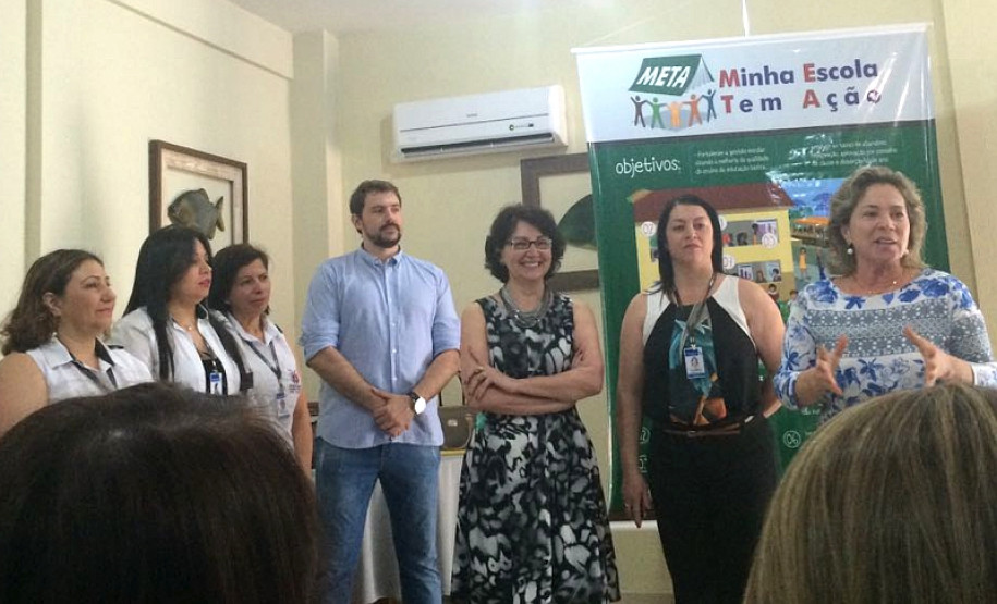 A secretária de Estado da Educação, professora Ana Seres, reúne os 32 chefes de Núcleos Regionais da Educação (NREs) em Loanda nesta segunda e terça-feira (dias 19 e 20) para tratar de estratégias de gestão, o Índice de Desenvolvimento da Educação Básica (Ideb) – divulgado no início deste mês-, educação de jovens e adultos e infraestrutura escolar. O encontro serve também para troca de experiências.