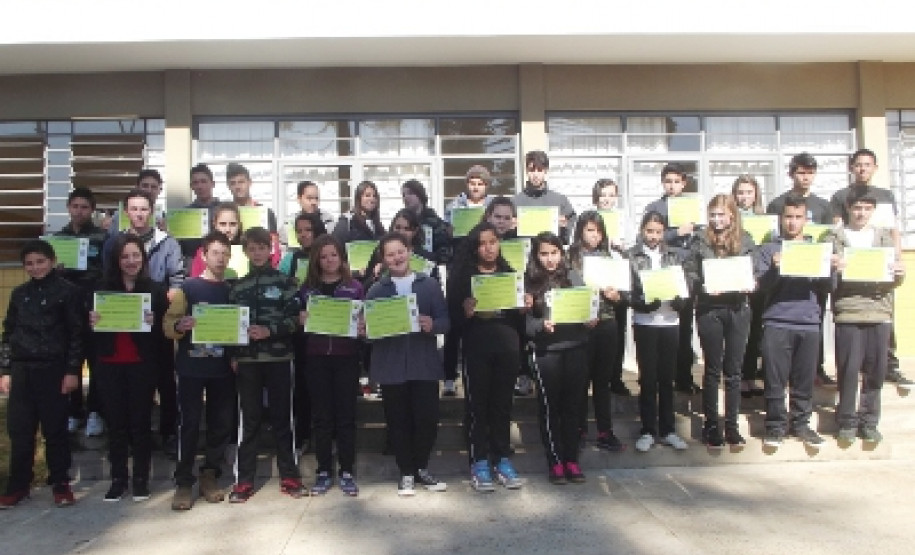 No Colégio Estadual do Campo Professora Maria de Jesus Pacheco Guimarães, localizado no distrito Guará, em Guarapuava, também no Centro do Estado, a participação dos 470 alunos na administração é um dos alicerces da boa gestão desenvolvida na escola