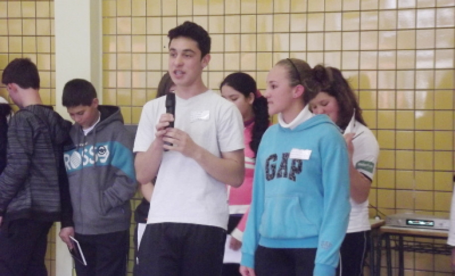 No Colégio Estadual do Campo Professora Maria de Jesus Pacheco Guimarães, localizado no distrito Guará, em Guarapuava, também no Centro do Estado, a participação dos 470 alunos na administração é um dos alicerces da boa gestão desenvolvida na escola