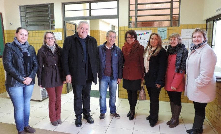 A rede estadual de ensino possui 579 escolas do campo que atendem aproximadamente 85 mil alunos. “O envolvimento da comunidade faz parte da história das escolas do campo e essa aproximação contribui para a boa gestão financeira, cuidado com o patrimônio público e o desenvolvimento de ações pedagógicas que garantem o ensino de qualidade voltado para as necessidades específicas dessas comunidades”, disse a secretária da Educação, professora Ana Seres.