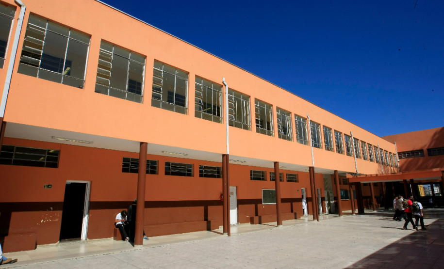 No Colégio Estadual Guido Straube, aproximadamente 500 pessoas participaram da audiência que definiu quais setores da escola receberiam os recursos. O colégio tem cerca de 800 estudantes, entre ensino fundamental, médio e técnico.

Foi decidido pela comunidade que o dinheiro será destinado para reforma geral dos banheiros masculino e feminino e do muro, além de pintura externa do prédio e das salas de aula, instalação de sensores elétricos e a troca da rede elétrica.