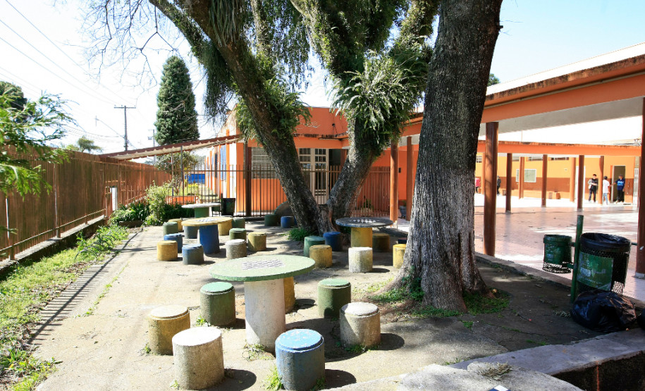 No Colégio Estadual Guido Straube, aproximadamente 500 pessoas participaram da audiência que definiu quais setores da escola receberiam os recursos. O colégio tem cerca de 800 estudantes, entre ensino fundamental, médio e técnico.

Foi decidido pela comunidade que o dinheiro será destinado para reforma geral dos banheiros masculino e feminino e do muro, além de pintura externa do prédio e das salas de aula, instalação de sensores elétricos e a troca da rede elétrica.