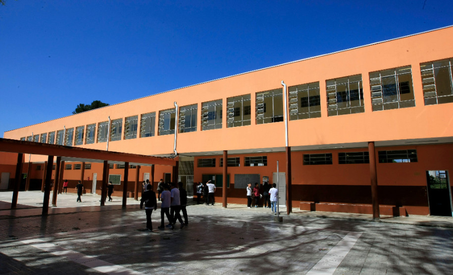 No Colégio Estadual Guido Straube, aproximadamente 500 pessoas participaram da audiência que definiu quais setores da escola receberiam os recursos. O colégio tem cerca de 800 estudantes, entre ensino fundamental, médio e técnico.

Foi decidido pela comunidade que o dinheiro será destinado para reforma geral dos banheiros masculino e feminino e do muro, além de pintura externa do prédio e das salas de aula, instalação de sensores elétricos e a troca da rede elétrica.