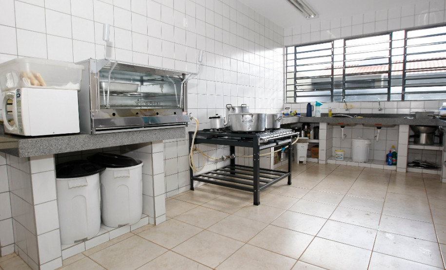 Desde que os alunos do Colégio Estadual Professores Edvaldo e Maria Janete Carneiro, em Turvo, na região Central do Paraná, passaram a estudar no novo prédio, em agosto de 2013, foram adotadas pela direção novas ferramentas para auxiliar as avaliações pedagógicas e combater a evasão escolar. Atualmente, a escola tem 470 estudantes do ensino médio, em 16 turmas.