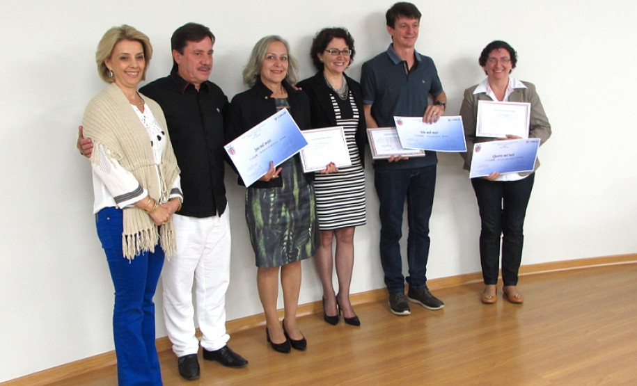 As escolas da rede estadual pertencentes ao Núcleo Regional de Educação de Cianorte receberam nesta quinta-feira (22) o Prêmio Gestão CAF. As unidades foram contempladas porque apresentaram os melhores resultados na execução de projetos pedagógicos e na aplicação eficiente dos recursos públicos.