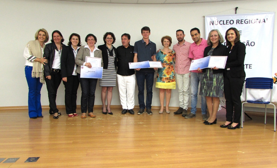 As escolas da rede estadual pertencentes ao Núcleo Regional de Educação de Cianorte receberam nesta quinta-feira (22) o Prêmio Gestão CAF. As unidades foram contempladas porque apresentaram os melhores resultados na execução de projetos pedagógicos e na aplicação eficiente dos recursos públicos.
