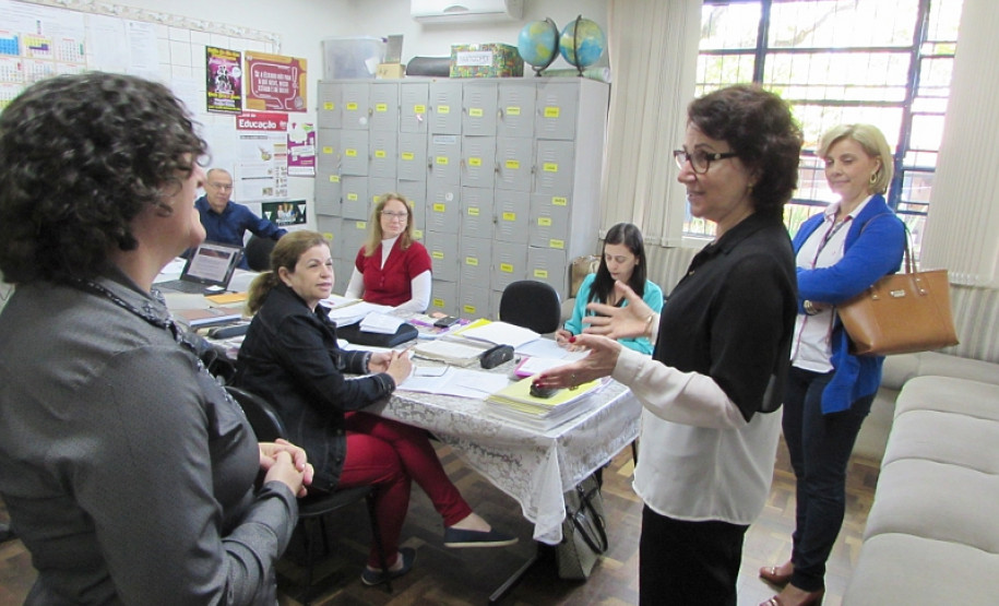 Há 10 anos, os estudantes do Colégio Estadual Iglea Grollmann, em Cianorte, no Noroeste do Estado, ganharam atividades diferenciadas no currículo das aulas do turno complementar, que fortaleceram a identificação deles com a escola. A aproximação garantiu melhores resultados no Índice de Desenvolvimento da Educação Básica (Ideb), no combate à evasão escolar e na participação efetiva da comunidade escolar.