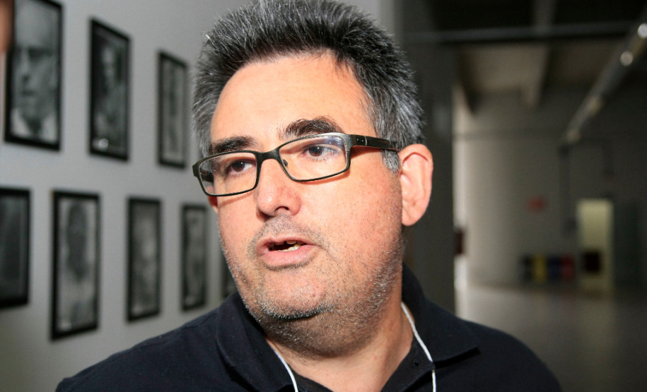 O diretor José de Alencar Rocha Loures Junior, do Colégio Estadual Francisco Carneiro Martins, também de Guarapuava, acredita que o programa vai facilitar a aplicação correta e eficiente dos recursos da escola. “É um programa fantástico que vai facilitar muito o trabalho dos diretores e também contribuir para aproximar a comunidade da gestão escolar porque ela vai perceber que os recursos públicos que chegam à escola estão ficando no município”, lembrou Alencar.