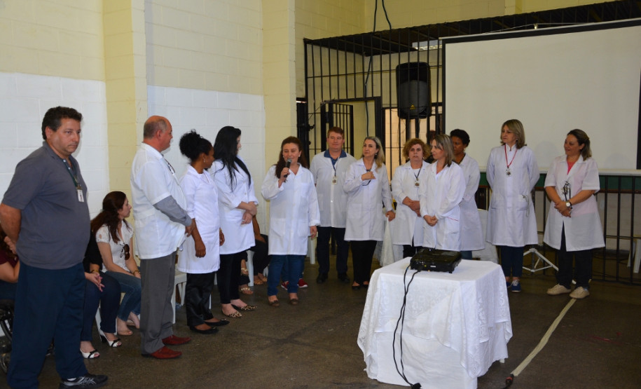 Presos custodiados e matriculados em atividades de ensino na Penitenciária Estadual de Cruzeiro do Oeste (Peco) receberam tablets para uso educacional. A partir de agora, além das aulas presenciais com o professor, os presos poderão acompanhar parte do conteúdo nas celas, por meio da ferramenta tecnológica.