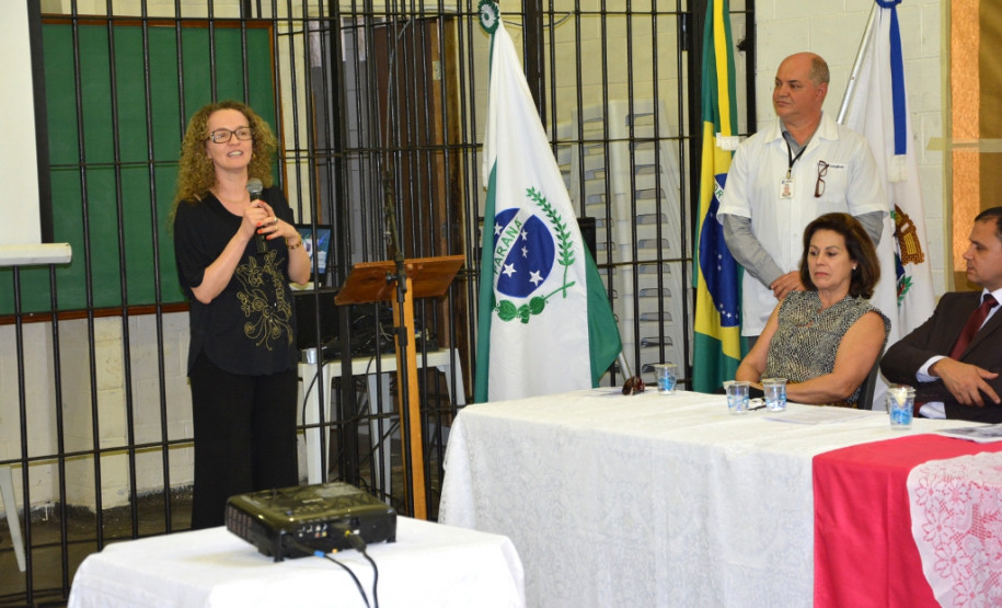 Presos custodiados e matriculados em atividades de ensino na Penitenciária Estadual de Cruzeiro do Oeste (Peco) receberam tablets para uso educacional. A partir de agora, além das aulas presenciais com o professor, os presos poderão acompanhar parte do conteúdo nas celas, por meio da ferramenta tecnológica.