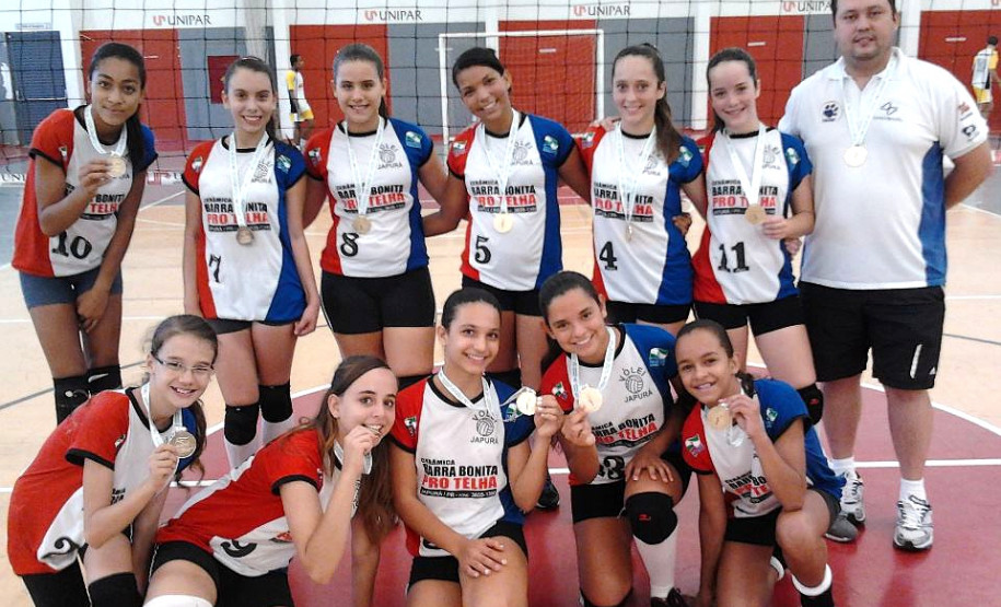 A gestão financeira descentralizada, aliada a projetos pedagógicos, rendeu ao Colégio Estadual Emílio de Menezes, do município de Japurá, no Noroeste do Estado, o primeiro lugar no Prêmio de Gestão entre as escolas pertencentes ao Núcleo de Educação de Cianorte.