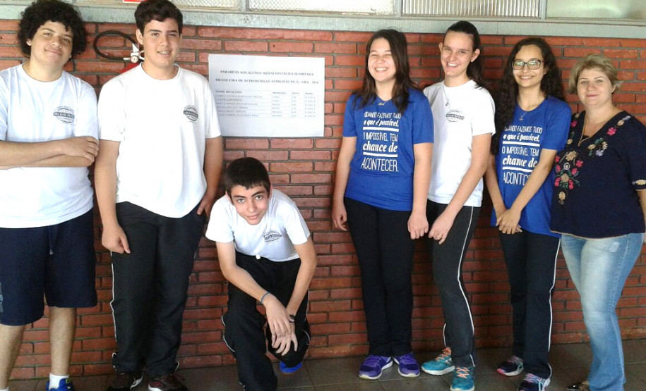 A gestão financeira descentralizada, aliada a projetos pedagógicos, rendeu ao Colégio Estadual Emílio de Menezes, do município de Japurá, no Noroeste do Estado, o primeiro lugar no Prêmio de Gestão entre as escolas pertencentes ao Núcleo de Educação de Cianorte.