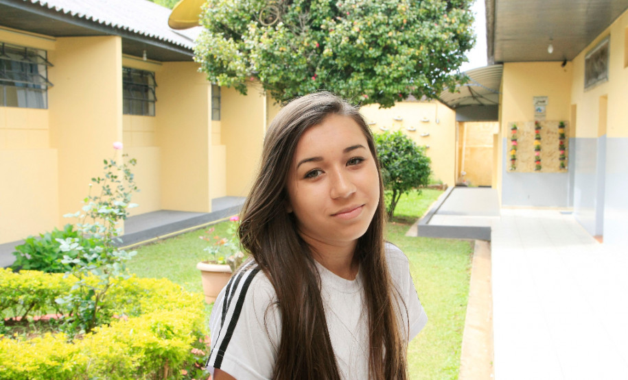 O empenho de professores e funcionários também tornou o Tupy Pinheiro uma das escolas mais procuradas do município. “Gosto de estudar aqui porque percebo o empenho dos funcionários para deixar a escola sempre conservada, os professores explicam bem os conteúdos e aqui não tem briga entre os alunos, nós conversamos e resolvemos. Dá prazer em estudar aqui”, disse a aluna Alana Marcelle de Almeida, 14 anos, do 9° ano do ensino fundamental. Ela estuda no colégio há três anos.