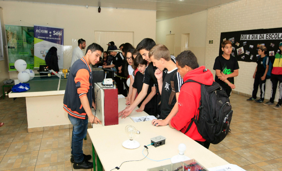 Planejamento, conscientização e identificação dos estudantes com a escola aliados a decisões coletivas. Essa tem sido a receita para a boa gestão do Colégio Estadual Tupy Pinheiro, em Guarapuava (região Central do Estado). O Colégio, construído em 1962, possui uma estrutura física impecável, com pintura nova, jardim bem cuidado, paredes e carteiras limpas e estudantes orgulhosos.