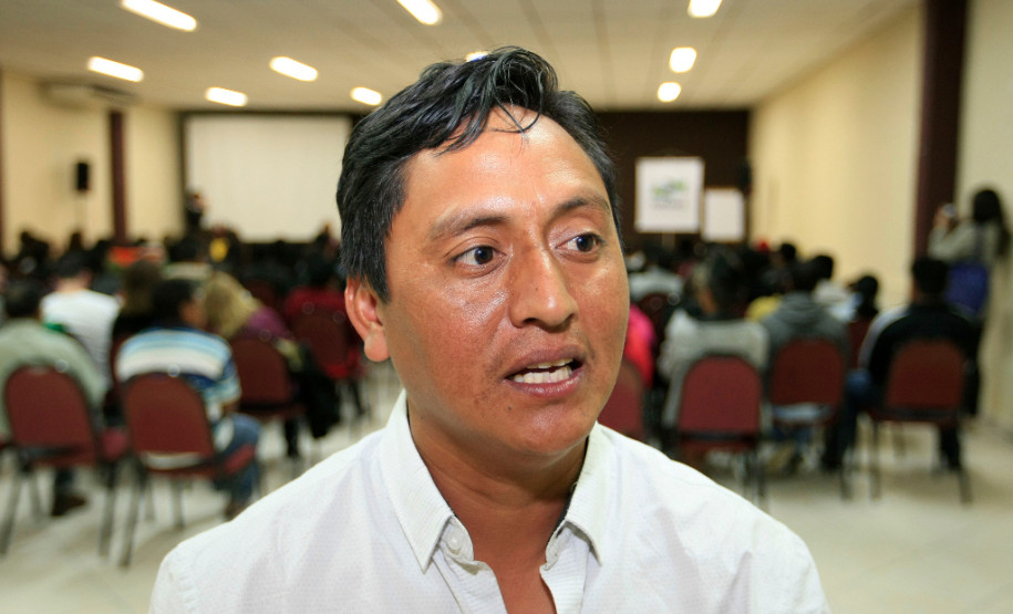 O professor da Escola Estadual Indígena Emília Jera Poty, Florêncio Rekagy Fernandes, é o primeiro professor indígena do Paraná a concluir o curso de mestrado. Para Florêncio que pesquisou a formação de professores indígenas, o encontro vai proporcionar aos docentes novas ferramentas e metodologias. “Os professores vão voltar com novos conhecimentos para suas escolas que serão aplicados em sala de aula e isso vai garantir a educação de qualidade aos nossos estudantes”, disse.