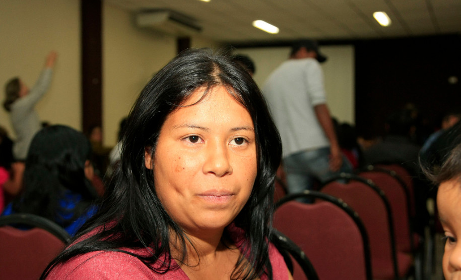 A cacique Andréia Takua Fernandes, da comunidade Tupã Nhe Ekretã, de Morretes, no Litoral, lembrou que os cursos vão melhorar o ensino bilíngue nas escolas indígenas, principalmente naquelas que atendem índios de diferentes etnias. “Vai melhorar a oferta da educação indígena porque os professores terão a oportunidade de aprender e ensinar mais e melhor. Quando compartilhamos experiências, fortalecemos também os laços educacionais entre as comunidades”, disse Andréia.