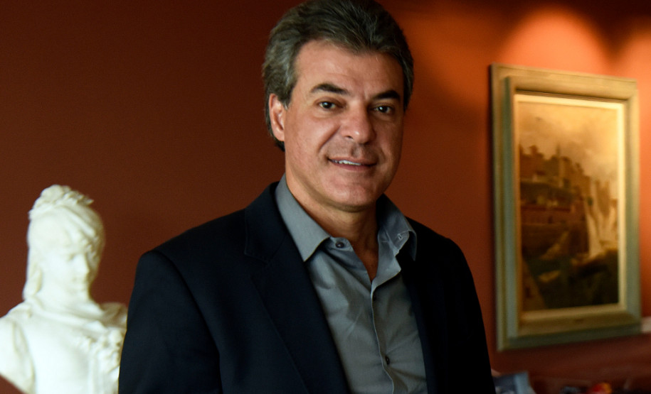 O governador Beto Richa afirmou que o Paraná não fará nenhuma mudança no ensino médio que prejudique os estudantes da rede pública estadual.