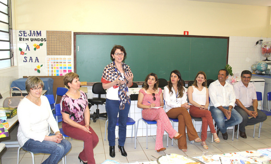 Todos os dias os estudantes do Colégio Estadual Humberto de Castelo Branco, do município de Jesuítas (Oeste do Estado), possuem uma atividade diferente no contraturno escolar, período em que não estão em sala de aula. As aulas extras são desenvolvidas em parceria com instituições de ensino da região e comunidade, e atendem semanalmente cerca de 400 alunos em condição de vulnerabilidade social.