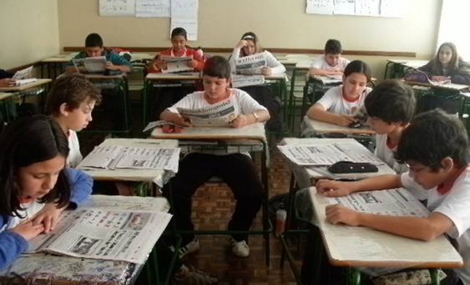 Trabalho promove o gosto pela leitura e uma visão, além de auxiliar os alunos nas disciplinas.