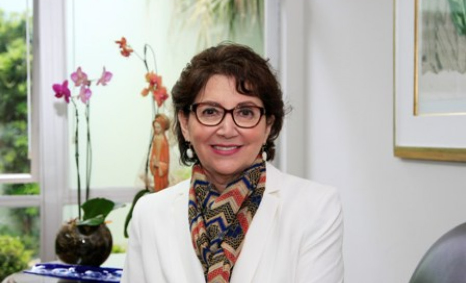 Em mensagem, professora Ana Seres, secretária de Estado da Educação, comemora o Dia do Professor e convida os professores a um momento de reflexão sobre a importância desse profissional à sociedade.